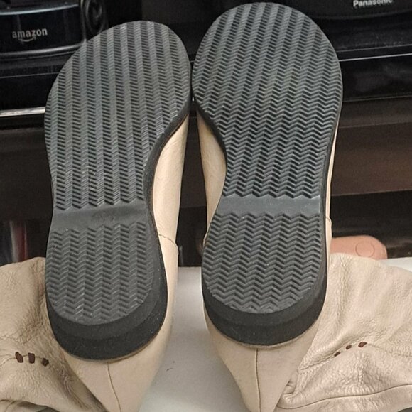 Woman's Genuine Leather Shearling Pull-on Boot Used Like New - Picture 4 of 6